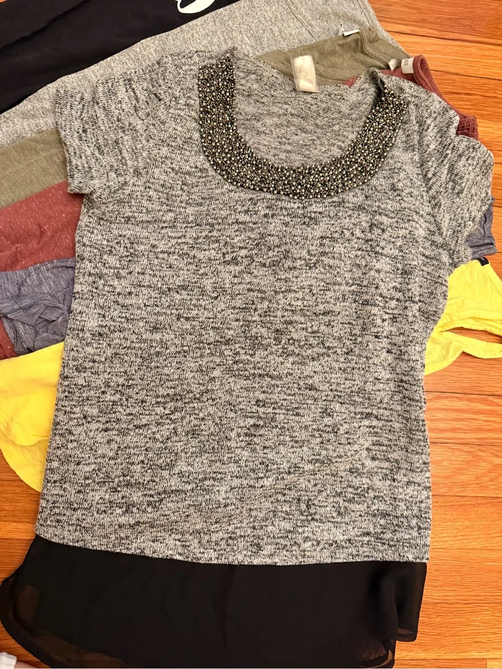 7 Women’s sleeveless and short sleeves basics Tops Bundle S/M